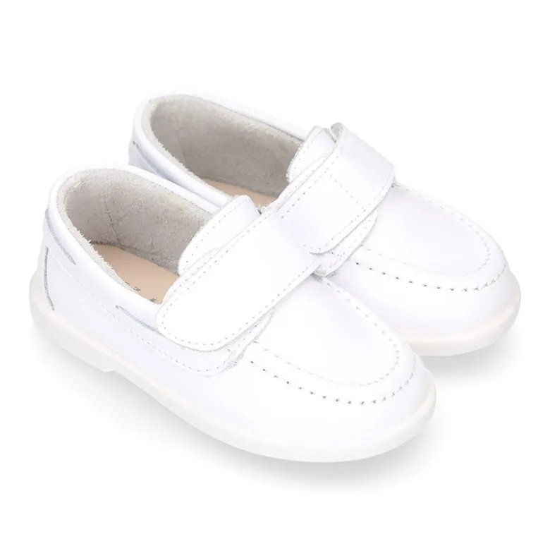 Mocasín niño tipo NÁUTICO sin cordones en piel napa lavable.
