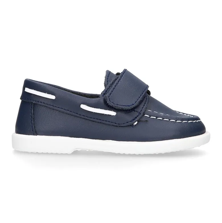 Mocasín niño tipo NÁUTICO sin cordones en piel napa lavable.