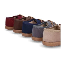 Mocasín niño tipo náutico wallabi con cordones en Serratex.