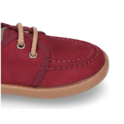Mocasín niño tipo náutico wallabi con cordones en Serratex.
