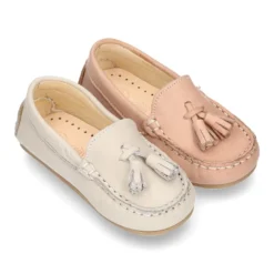 Mocasín peques con borlas en piel EXTRA SUAVE en colores pasteles.