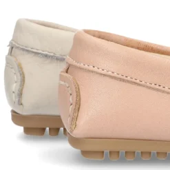 Mocasín peques con borlas en piel EXTRA SUAVE en colores pasteles.