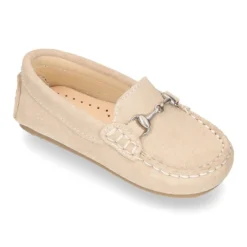 Mocasín peques con estribo en piel serraje.
