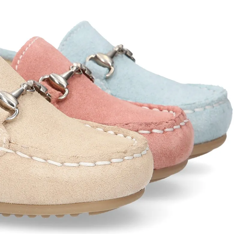 Mocasín peques con estribo en piel serraje.