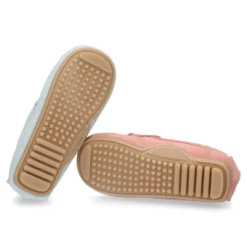 Mocasín peques con estribo en piel serraje.