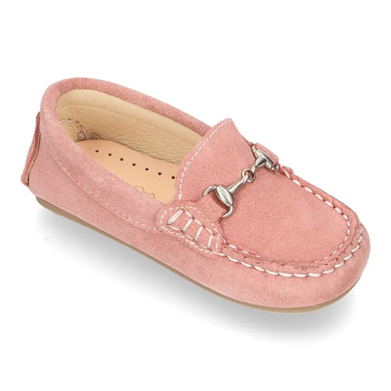 Mocasín peques con estribo en piel serraje.