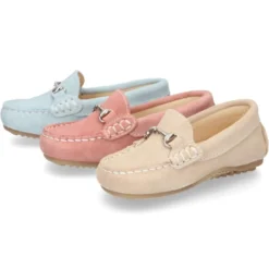 Mocasín peques con estribo en piel serraje.