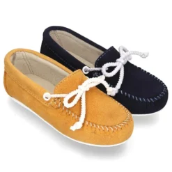 Mocasín tipo NÁUTICO en piel serraje.