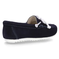 Mocasín tipo NÁUTICO en piel serraje.