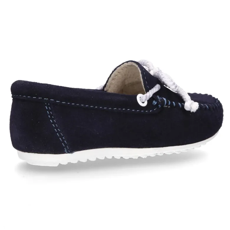 Mocasín tipo NÁUTICO en piel serraje.