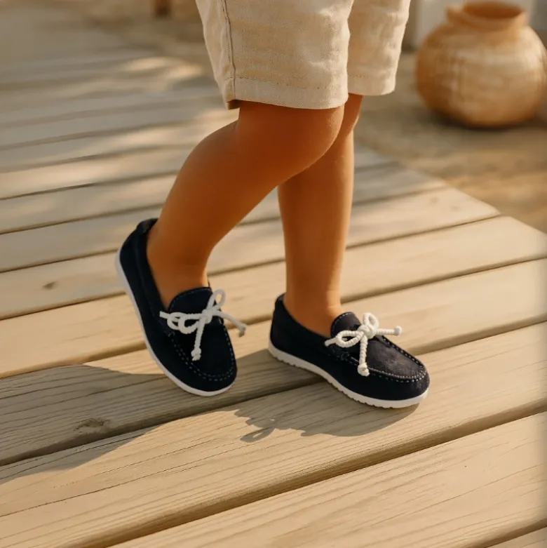 Mocasín tipo NÁUTICO en piel serraje.