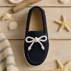 Mocasín tipo NÁUTICO en piel serraje.