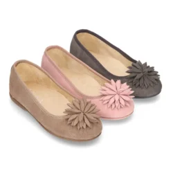 Nueva Bailarina con pompon FLOR en piel serraje.
