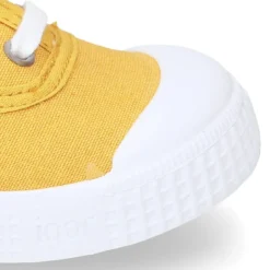 Nueva Bamba de lona con puntera y cordones.