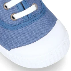 Nueva Bamba de lona con puntera y cordones.