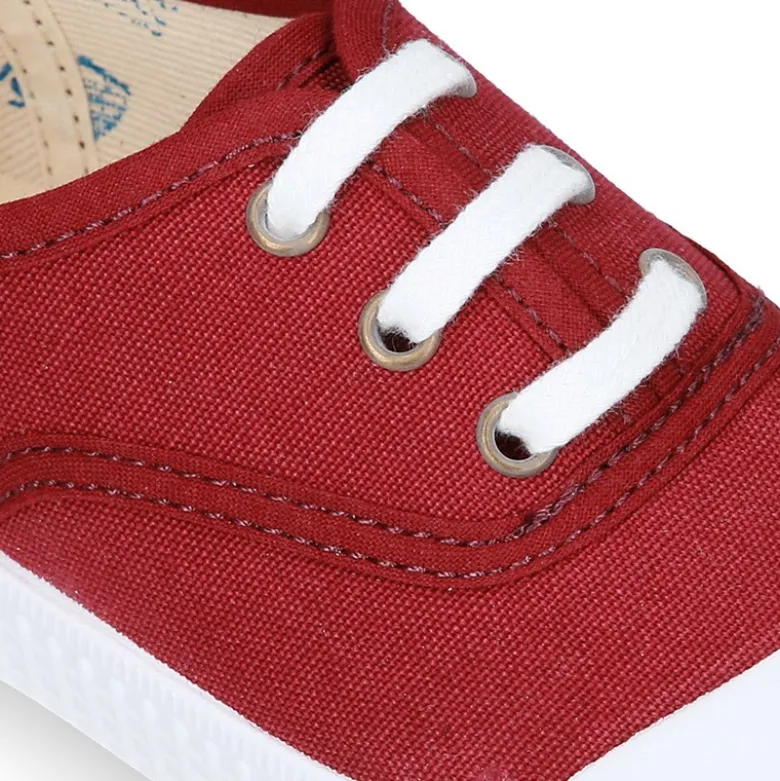 Nueva Bamba de lona con puntera y cordones.