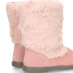 Nueva Bota en piel serraje rosa con apliques de PELO.
