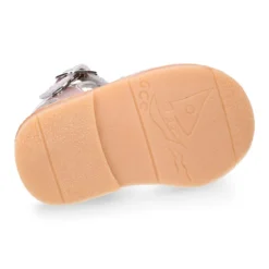 Nueva Menorquina hebilla en piel satinada con brillos y suela flexible.
