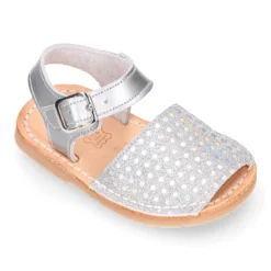 Nueva Menorquina hebilla en piel satinada con brillos y suela flexible.