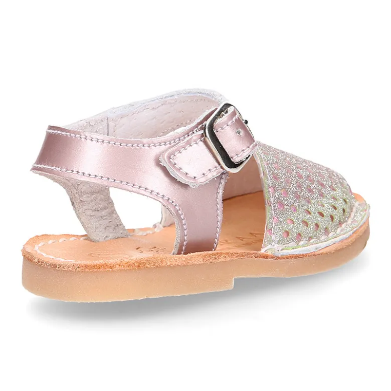Nueva Menorquina hebilla en piel satinada con brillos y suela flexible.