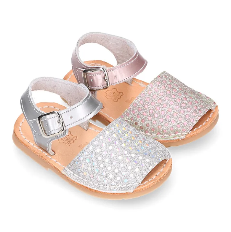 Nueva Menorquina hebilla en piel satinada con brillos y suela flexible.
