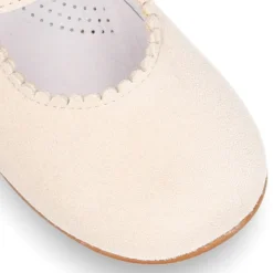 Nueva Mercedita clásica con hebilla en piel ANTE en colores pasteles.