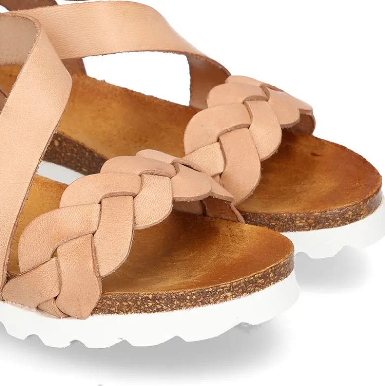 Nueva Sandalia Niña Mayor en piel atada al tobillo y diseño trenzado.