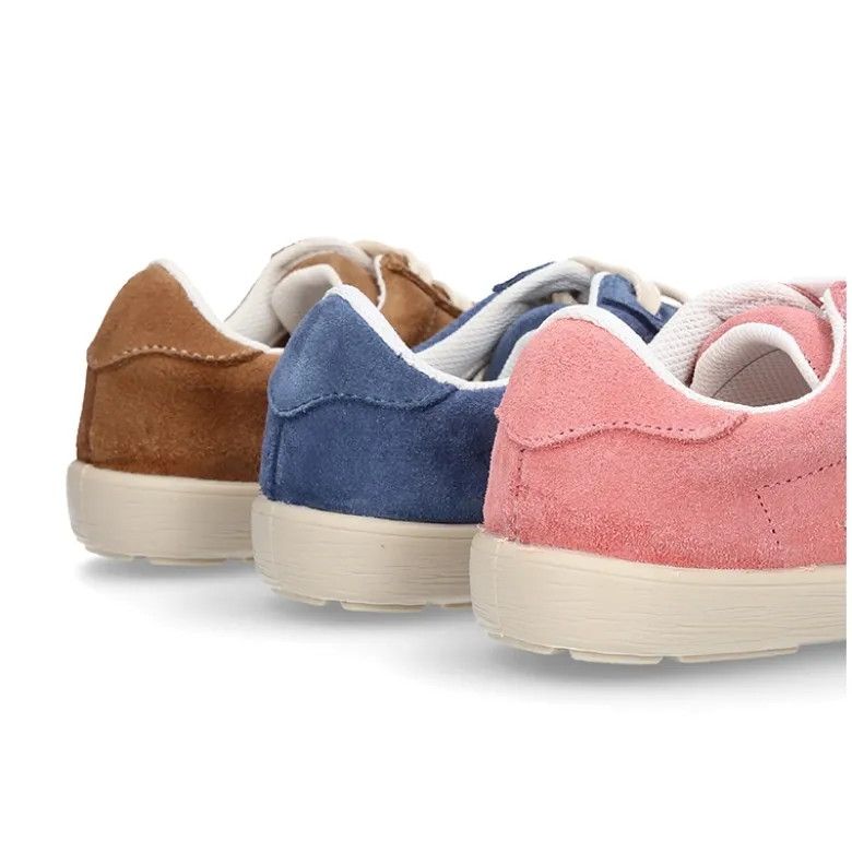 Nueva Zapatilla Casual con cordones en piel serraje.