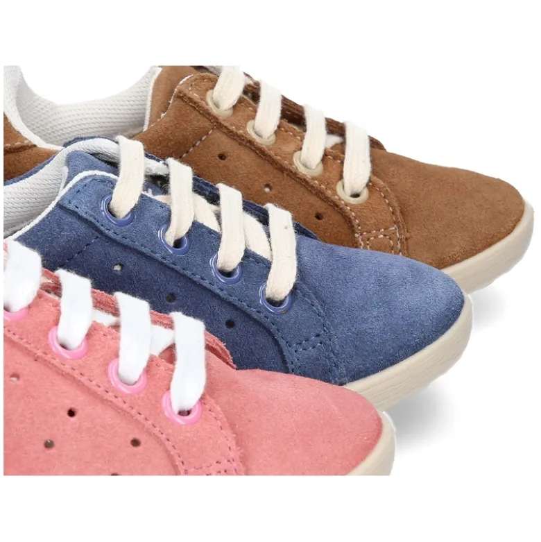 Nueva Zapatilla Casual con cordones en piel serraje.