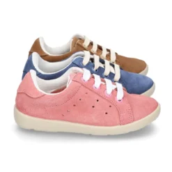 Nueva Zapatilla Casual con cordones en piel serraje.