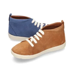 Nueva Zapatilla Casual tipo botita con cordones en piel serraje.