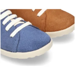 Nueva Zapatilla Casual tipo botita con cordones en piel serraje.