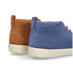 Nueva Zapatilla Casual tipo botita con cordones en piel serraje.