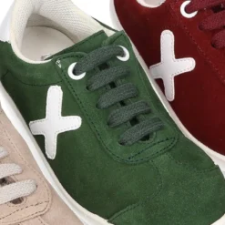 Nueva Zapatilla MODA con cordones en piel serraje.
