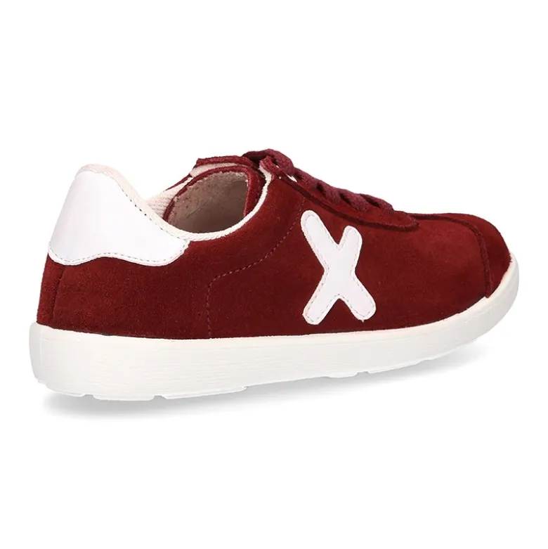 Nueva Zapatilla MODA con cordones en piel serraje.