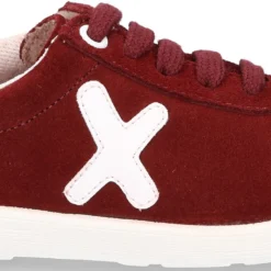 Nueva Zapatilla MODA con cordones en piel serraje.