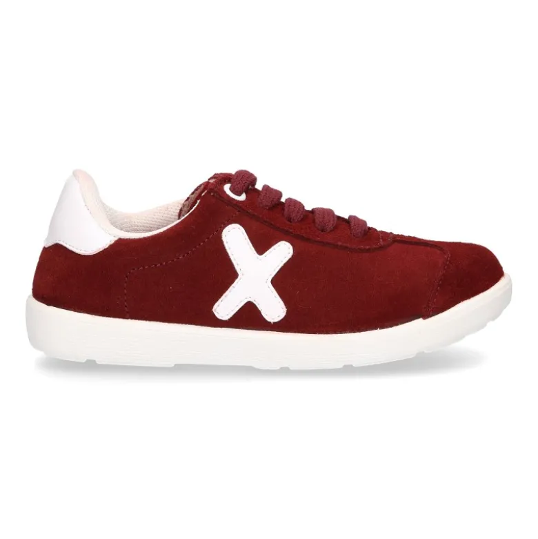 Nueva Zapatilla MODA con cordones en piel serraje.