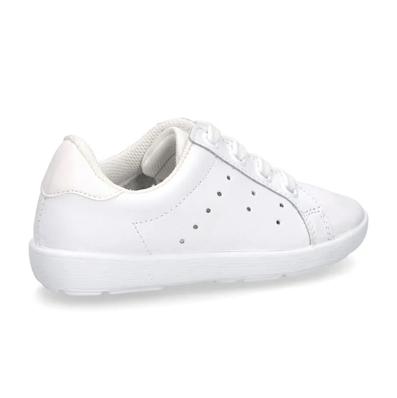 Nueva Zapatilla o deportivo con cordones en piel lavable.