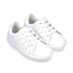 Nueva Zapatilla o deportivo con cordones en piel lavable.