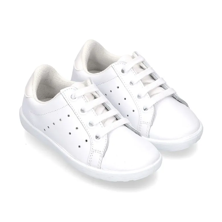 Nueva Zapatilla o deportivo con cordones en piel lavable.
