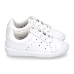 Nueva Zapatilla o deportivo con cordones en piel lavable.