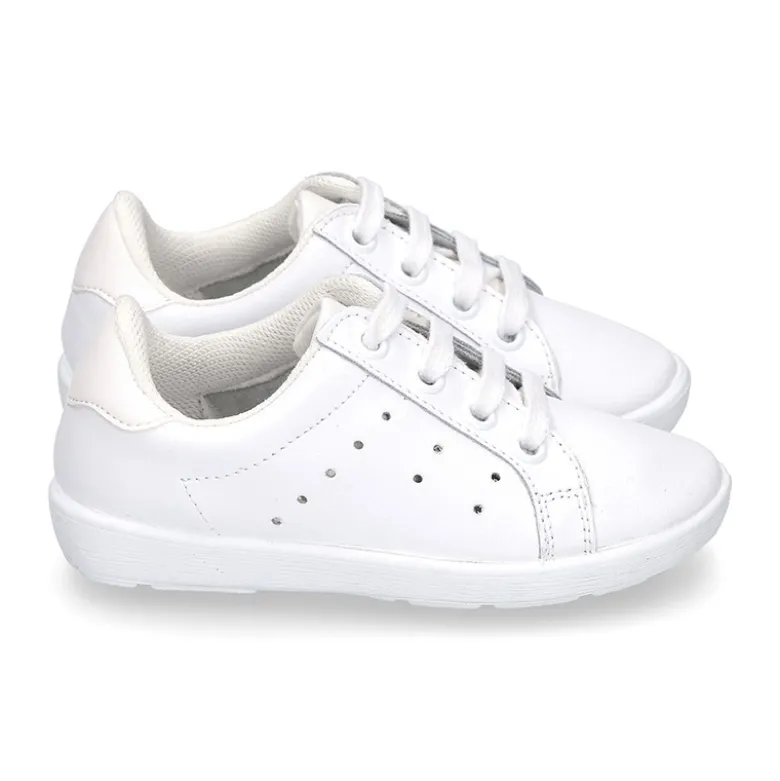 Nueva Zapatilla o deportivo con cordones en piel lavable.
