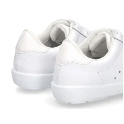 Nueva Zapatilla o deportivo con cordones en piel lavable.