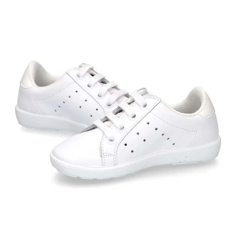 Nueva Zapatilla o deportivo con cordones en piel lavable.