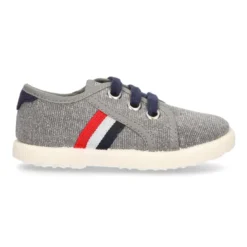 Nuevo Tenis con cordones en lona EFECTO LAVADO con bandera lateral.