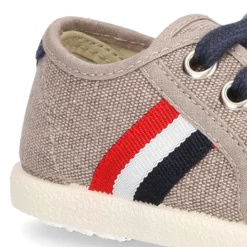 Nuevo Tenis con cordones en lona EFECTO LAVADO con bandera lateral.