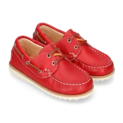Náutico clásico niño piel con cordones y suela para primavera verano.