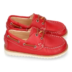 Náutico clásico niño piel con cordones y suela para primavera verano.
