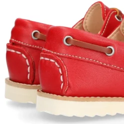 Náutico clásico niño piel con cordones y suela para primavera verano.