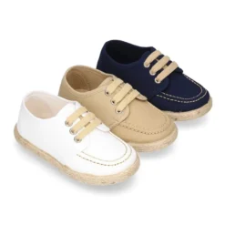 Náutico niño tipo Alpargata en lona con cordones.